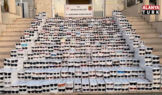 Alanya'da piyasa değeri 20 milyon olan 20 bin kaçak gözlük ele geçirildi