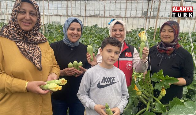 Kadın çiftçi hem üretiyor hem ihraç ediyor hem de pazarda satıyor