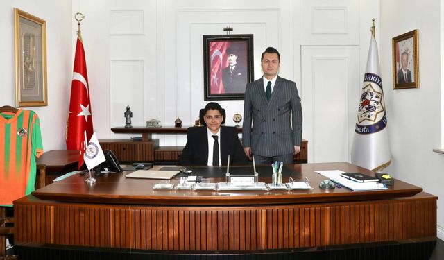 ŞEHİDİN EMANETİ KAYMAKAMLIK KOLTUĞUNDA: 23 NİSAN’DA DUYGU DOLU DEVİR TESLİM