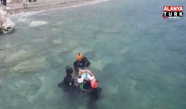 Kayalıklardan düşerek yaralanan şahıs için ekipler alarma geçti