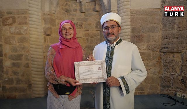 Ukraynalı yoga eğitmeni Lena, Müslüman olup Meryem ismini aldı