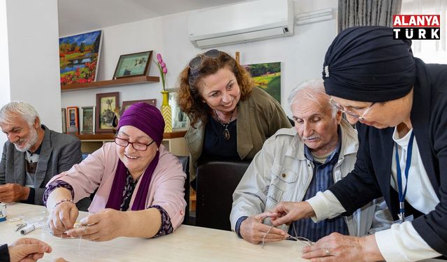 Manavgat'ta huzurevi sakinlerine yönelik el sanatları etkinliği düzenlendi