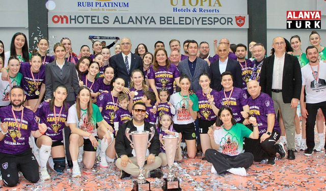 Kaymakam Öztürk, Kadınlar 1. Ligi finallerinde sporcuların heyecanına ortak oldu
