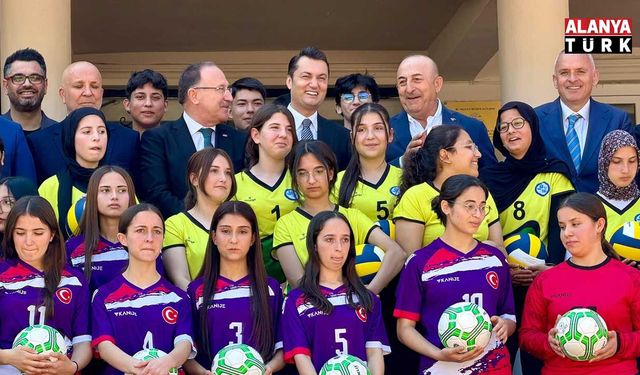 Alanya’da öğrencilere spor malzemesi desteği