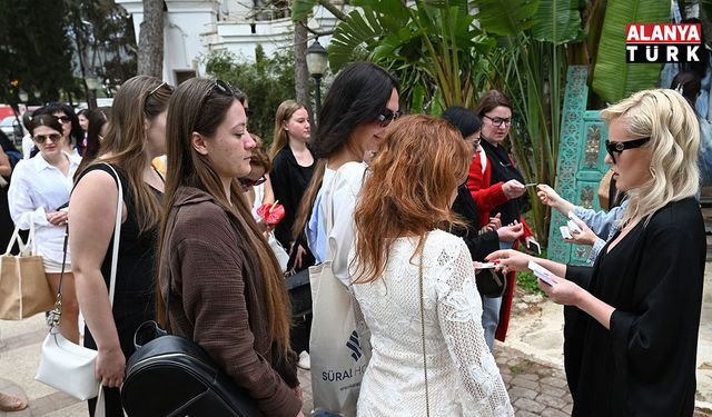 Ukrayna’dan gelen 100 seyahat acentesi yetkilisi Kemer turizmi hakkında bilgi aldı