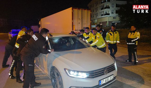 Sızan sürücüyü uyandırmak için aracı beşik gibi salladılar