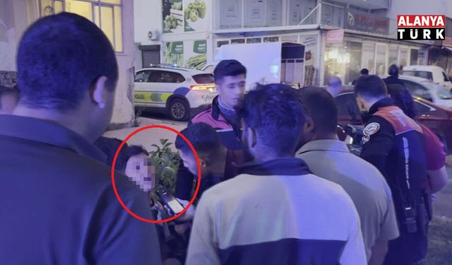 Kazada hafif yaralanan küçük kardeşleri kimse ikna edemedi: Babadan gelen telefonla ambulansa bindiler