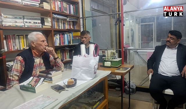 70 yıllık terzi iş yerini kütüphaneye çevirdi