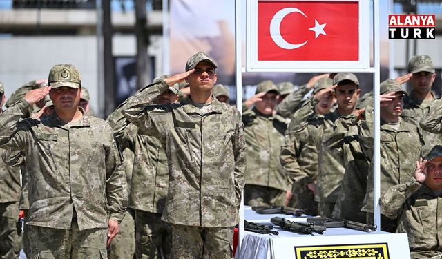 Antalya'da 72 özel genç askerlik coşkusunu yaşadı