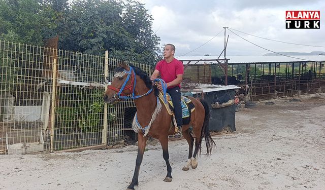 Evden işe giderken yürüdüğü 12 kilometrelik yolla atletizme merak sardı