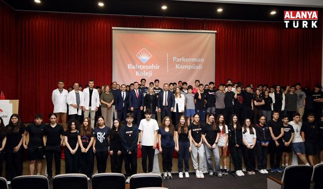 Rektör Özkan’dan lise öğrencileriyle ufuk açıcı sohbet