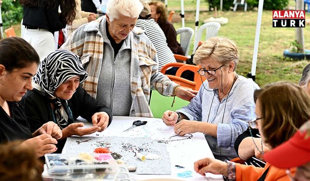 Yaşlı evlerinde bahar şenliği