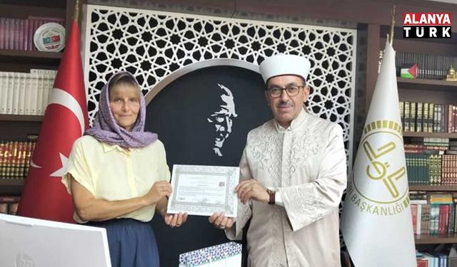 Alanya’da Alman vatandaşı kadın Müslümanlığı seçti