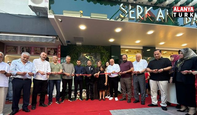 Alanya’da görkemli açılış: Serkan Batı Kuyumculuk kapılarını açtı