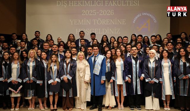 Akdeniz Üniversitesi'nde diş hekimleri mezun oldu