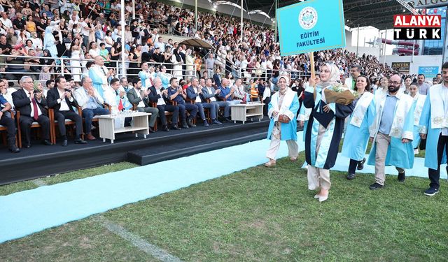 ALKÜ mezuniyet töreni coşkuyla yapıldı