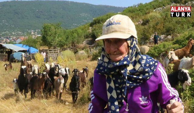 Antalya'nın süper çobanı Emine Nine: 94 yaşında, 90 yıldır keçileriyle dağlarda