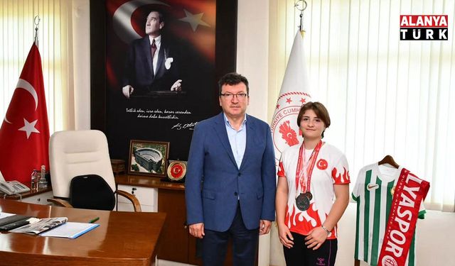 Bilek güreşinde dereceler elde eden Ayşe Büyükkaçar, ilçenin gururu oldu