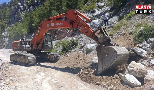 Alanya kırsalında yol bakımları sürüyor