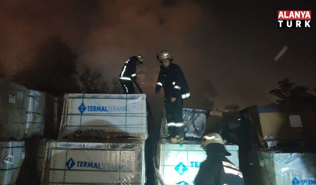 Seramik parçaları satılan iş yerinde yangın