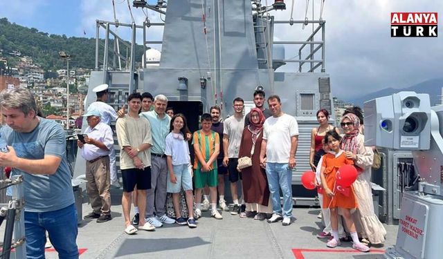 Alanya Limanı'nda savaş gemilerine yoğun ilgi