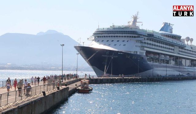 İngiliz turistler kruvaziyerle Alanya’ya geldi