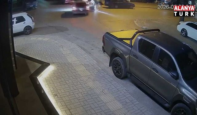 Alanya’da motosikletle otomobil çarpıştı: 1 yaralı
