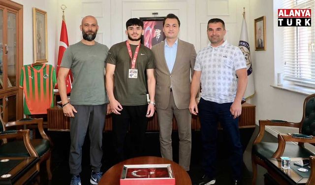 Dünya şampiyonundan Kaymakam Öztürk’e ziyaret