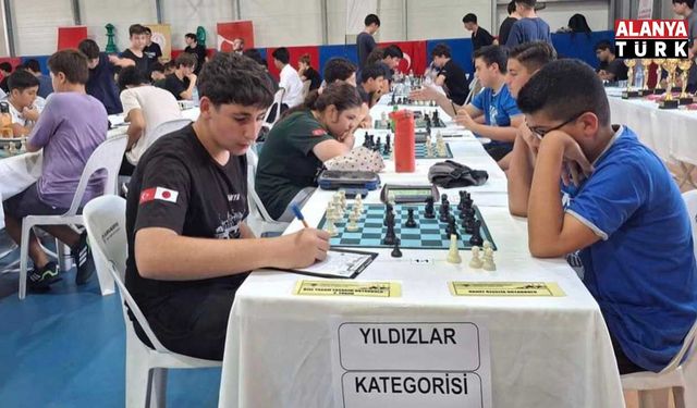 Satranç turnuvası büyük katılımla tamamlandı