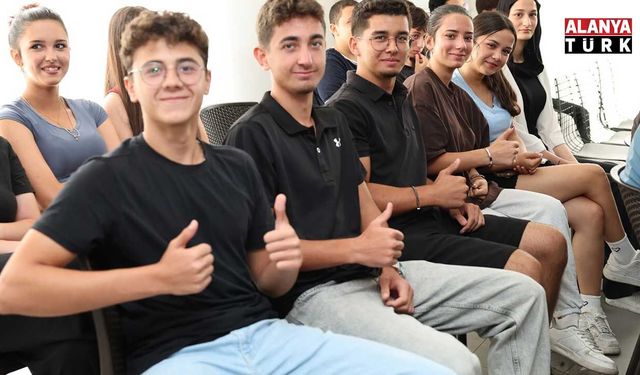 ALKÜ’de üniversiteli adaylarına geleceğin meslekleri tanıtıldı