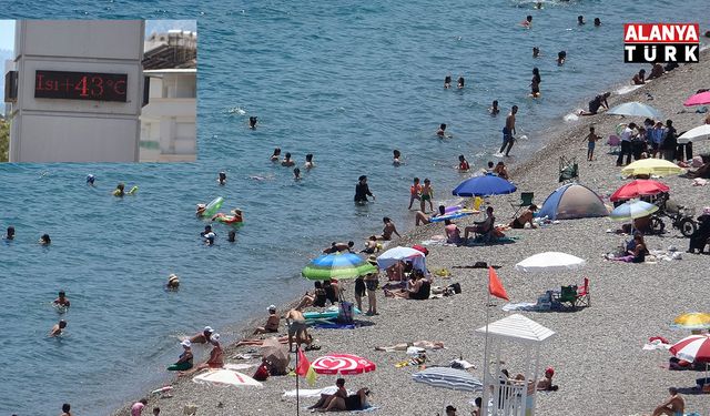 Termometrelerin 43 dereceyi gösterdiği Antalya'da sahiller doldu