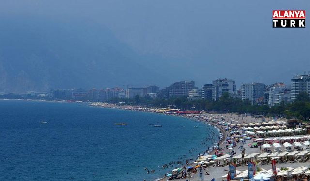 Antalya'da nem yüzde 86'lara ulaştı, kentin üzeri nem bulutları ile kaplandı