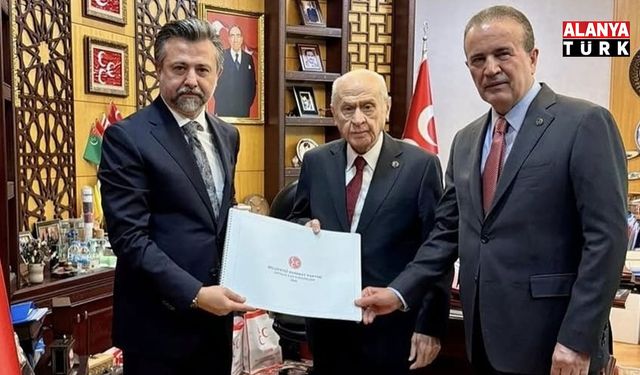MHP ANTALYA'DA KONGRE MARATONU TAMAMLANDI: RAPOR BAHÇELİ'YE ARZ EDİLDİ
