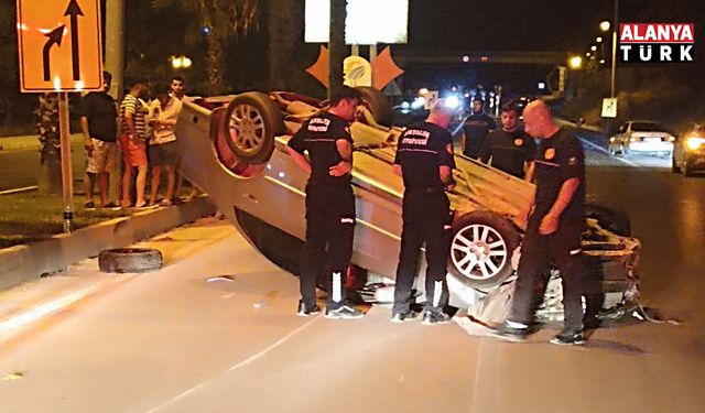 Önündeki motosiklete çarpmamak için direksiyonu kırdı, takla attı
