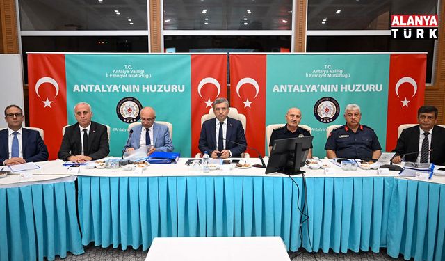 Sokak hayvanları için Antalya'da önemli toplantı! Yeni süreç değerlendirildi