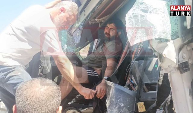 Alanya’da 2 TIR çarpıştı: 1 yaralı