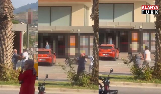 Trafik kavgasında ticari taksi sürücüsünün yumruk attığı yaşlı adam yere düştü... O anlar kamerada