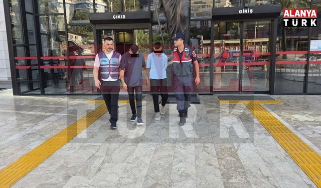 Alanya’da iş yerinden hırsızlık yapan 2 genç tutuklandı