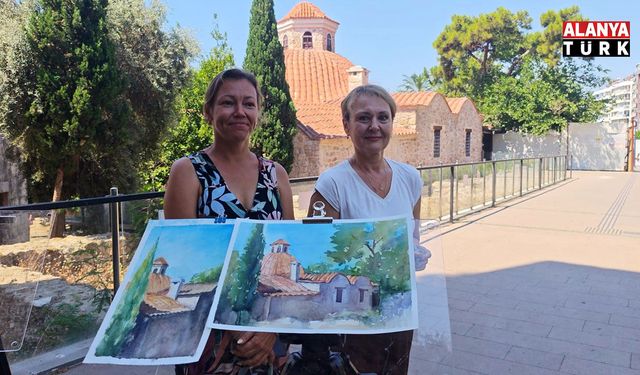 Yıllardır yaşadıkları Antalya'nın tarihini tuvale taşıyorlar
