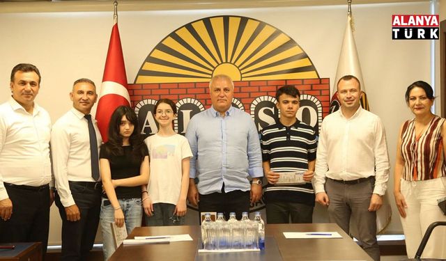 ALTSO'dan Alanya'nın Gururu Öğrencilere Büyük Ödül! Şampiyonlar Ayakta Alkışlandı