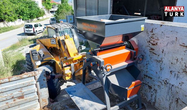 Büyükşehir'den üreticiye yem ezme makinesi desteği