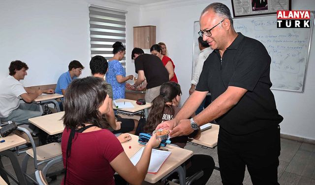 Kemer'de eğitime tatlı dokunuş