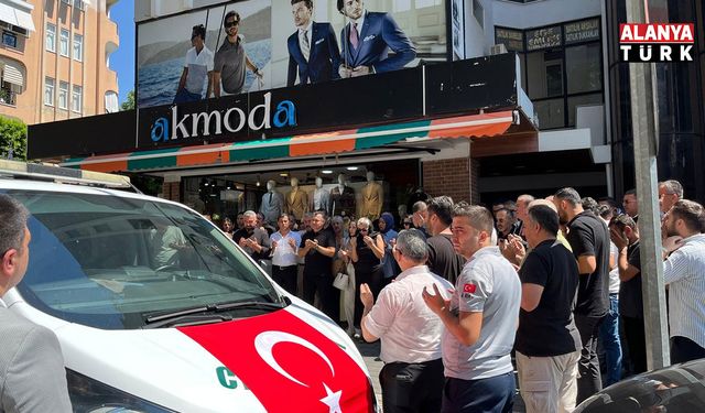 HÜSEYİN YILDIZ, MHP ALANYA İLÇE TEŞKİLATI ÖNÜNDEN DUALARLA UĞURLANDI