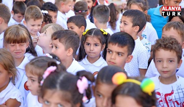 Alanya’da miniklerin ilk okul heyecanına aileleri de ortak olacak