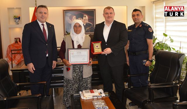 Tarlasını Jandarma Asayiş Vakfı'na bağışladı