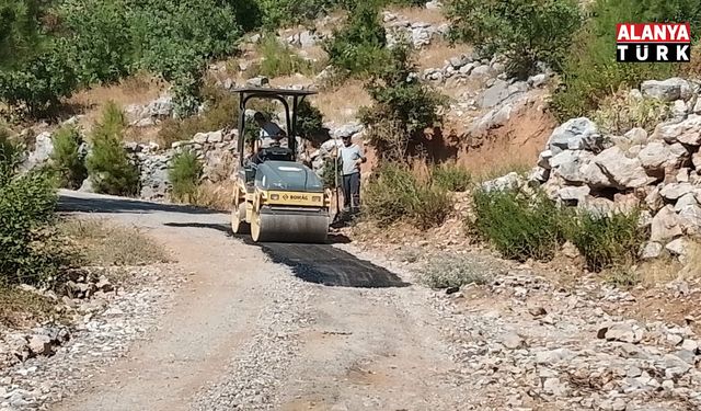 Alanya’nın kırsalında yol mesaisi sürüyor