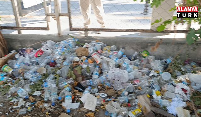 Boş araziyi çöp yuvasına döndürdüler