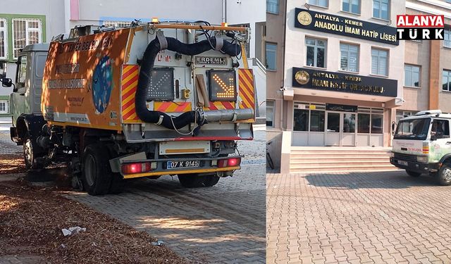 Kemer'de okul bahçelerinde yeni eğitim yılı öncesi temizlik çalışması