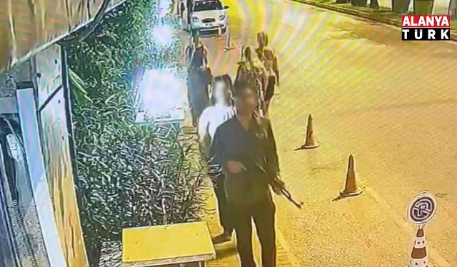 Elinde uzun namlulu plastik silahla sokağa çıktı jandarmayı alarma geçirdi