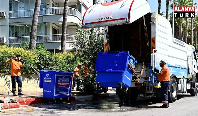 Muratpaşa'da çöp konteynerlerinde hijyen mesaisi